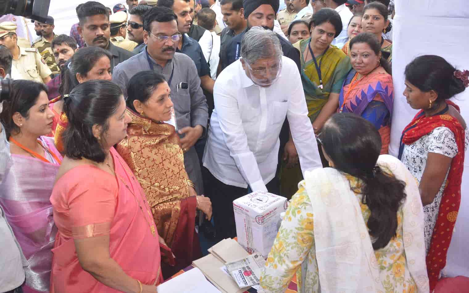 पवनाथडी यात्रेला पालकमंत्री चंद्रकांतदादा पाटील यांची भेट....