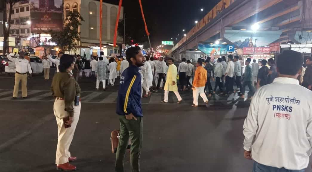 खंडोबा यात्रेत वाहतूक विभागाच्या दिमतीस प्राधिकरण नागरी कृती समितीचे पोलीस मित्र...