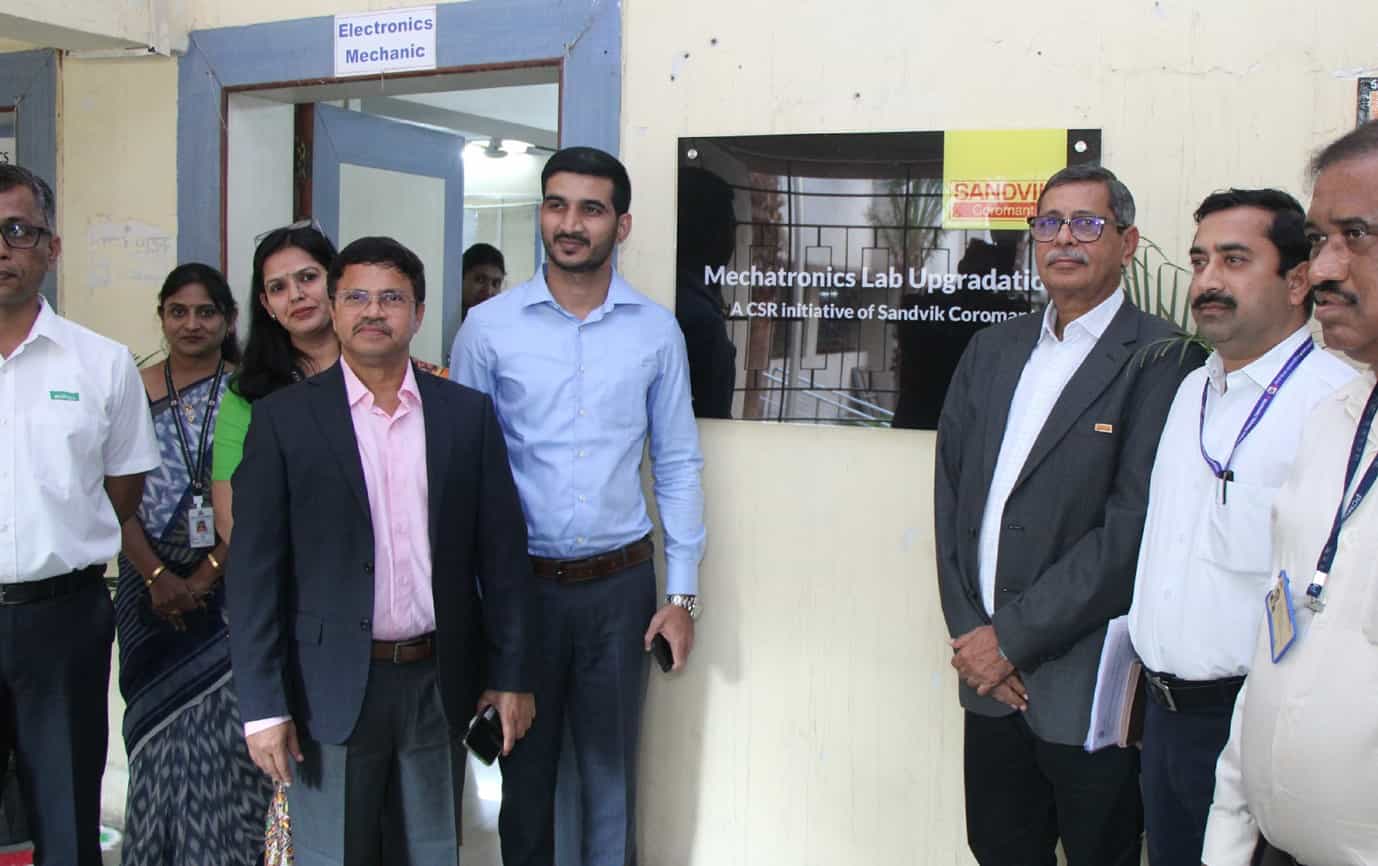 कासारवाडीतील मुलींच्या औद्योगिक प्रशिक्षण संस्थेला मशीनरी सेटअपचे वाटप...