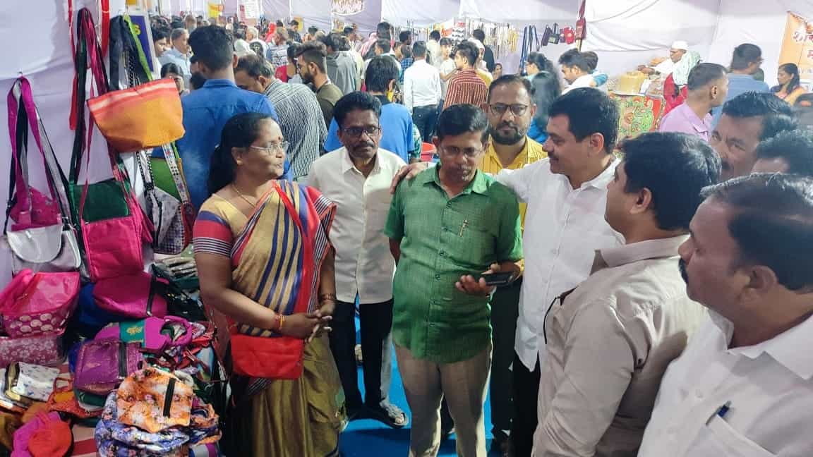 राष्ट्रवादी काँग्रेसच्या पदाधिकाऱ्यांची पवनाथडी जत्रेला भेट..