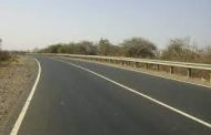 महावीर चौकातून चिंचवडगावाकडे जाणाऱ्या उड्डाणपूलाची दुरुस्ती...