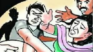 तक्रार देण्यासाठी गेलेल्या तक्रारदाराला पिंपरी पोलीस चौकीबाहेर मारहाण....