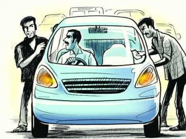 ' आमच्या गाडीला डॅश का देतो ' असे म्हणत भर रस्त्यावरच टोळक्याची भाईगिरी...