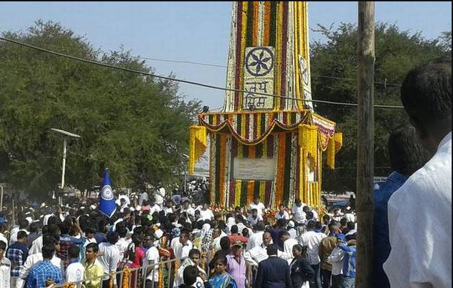 कोरेगाव भीमा; भीमअनुयायांकडून अभिवादनासाठी पहाटेपासूनच गर्दी..