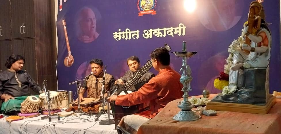 गायन व सतारच्या जुगलबंदीने कार्यक्रमाला आणली रंगत...