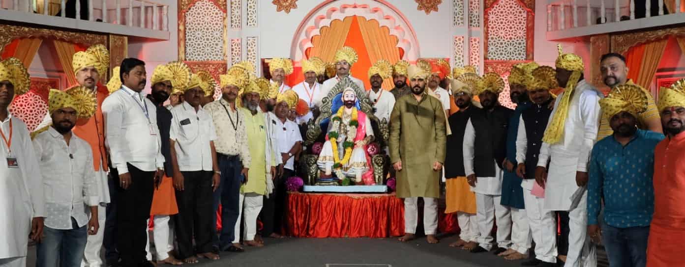 भक्ती-शक्ती येथे “ जय जय महाराष्ट्र माझा ” च्या गीताचे सादरीकरण...