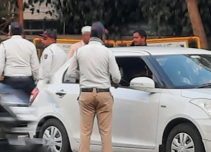 वाहतूक विभागाच्या विशेष मोहिमेंतर्गत तब्बल १०९२ बेशिस्त वाहनचालकांवर कारवाई..