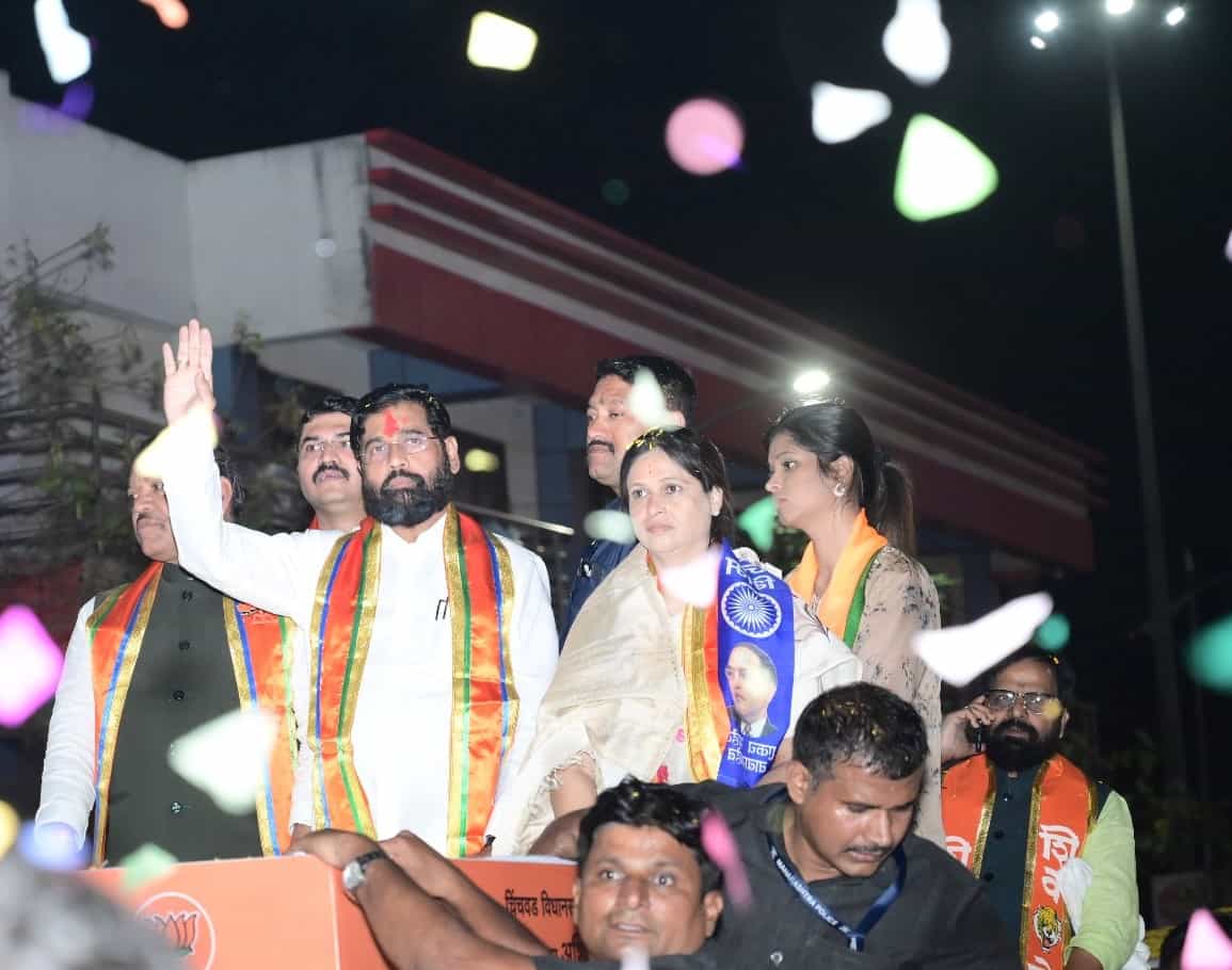 '' कोण आला रे कोण आला; शिवसेनेचा वाघ आला ''..