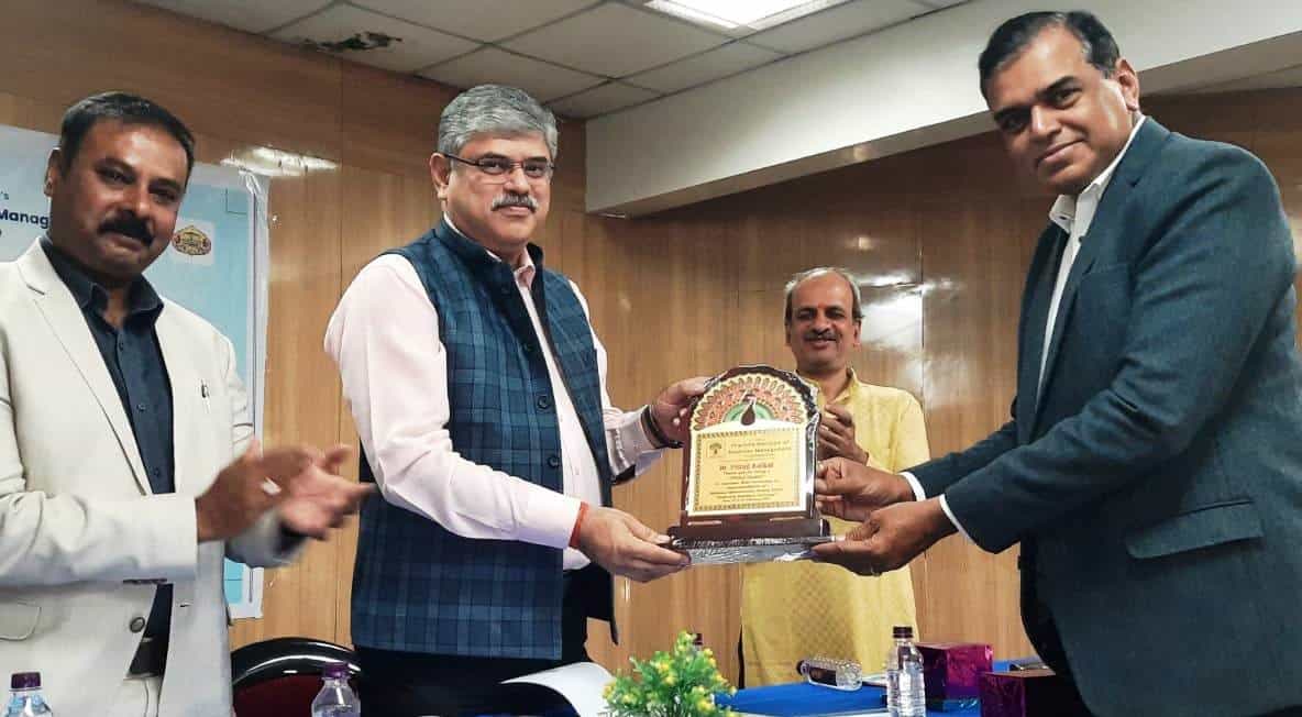 बदलत्या तंत्रज्ञानानुसार शिक्षण प्रणाली विद्यार्थ्यांपर्यंत गेली पाहिजे - डॉ. वरदराज बापट..