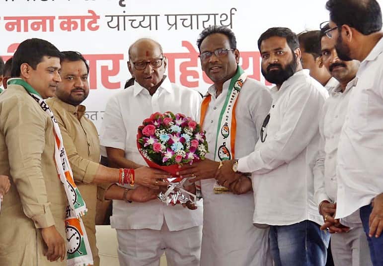 पिं.चिं. शहर वंचित आघाडीच्या जिल्हाध्यक्षासह संपूर्ण कार्यकारणी सदस्यांचा राष्ट्रवादीत प्रवेश...