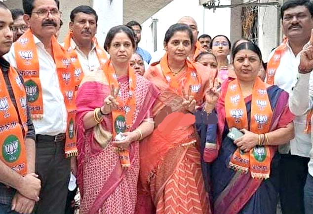 मोरया गोसावींचे दर्शन घेऊन अश्विनी जगताप यांनी फोडला प्रचाराचा नारळ...