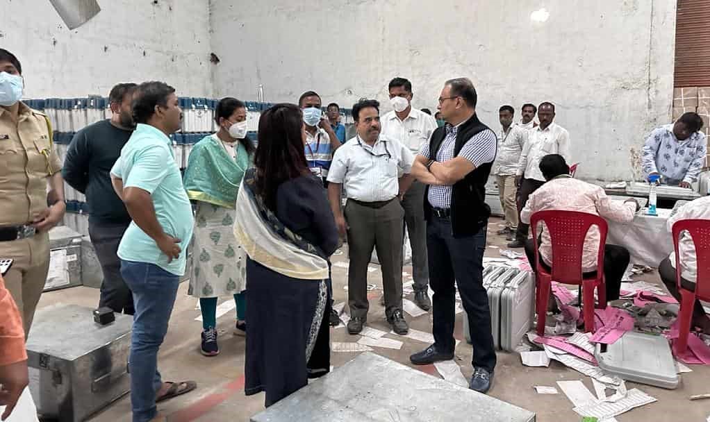 भोसरीतील गोदामात सातशे बॅलेट युनिटच्या प्रथमस्तरीय पुरवणी तपासणीला प्रारंभ...