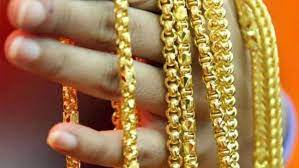 रुग्णालयात शिरून महिलेच्या डोळ्यात मिरची पावडर टाकली; सोन्याच्या चैनीसह रोकड पळविली...