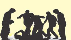 मतदारांना पैसे वाटत असल्याच्या संशयावरून तिघांना बेदम मारहाण; दोघे अटकेत...