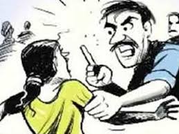 अपशब्द वापरत तरुणी, तिची आई आणि भावाला बेदम मारहाण..