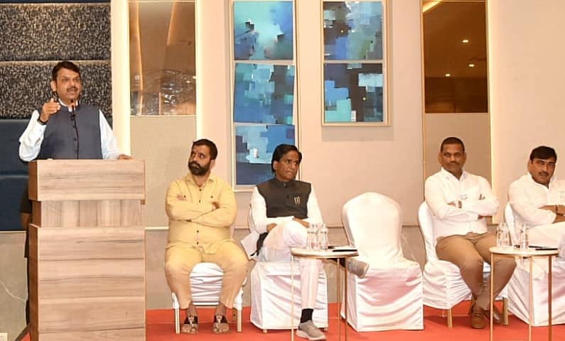गृहनिर्माण सोसायट्यांच्या प्रश्नांसाठी मंत्रालयात बैठक घेऊ - उपमुख्यमंत्री देवेंद्र फडणवीस..