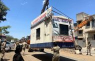 पालिकेच्या अतिक्रमण पथकाकडून भोसरी एमआयडीसीत पत्राशेड, कंटेनरवर कारवाई...