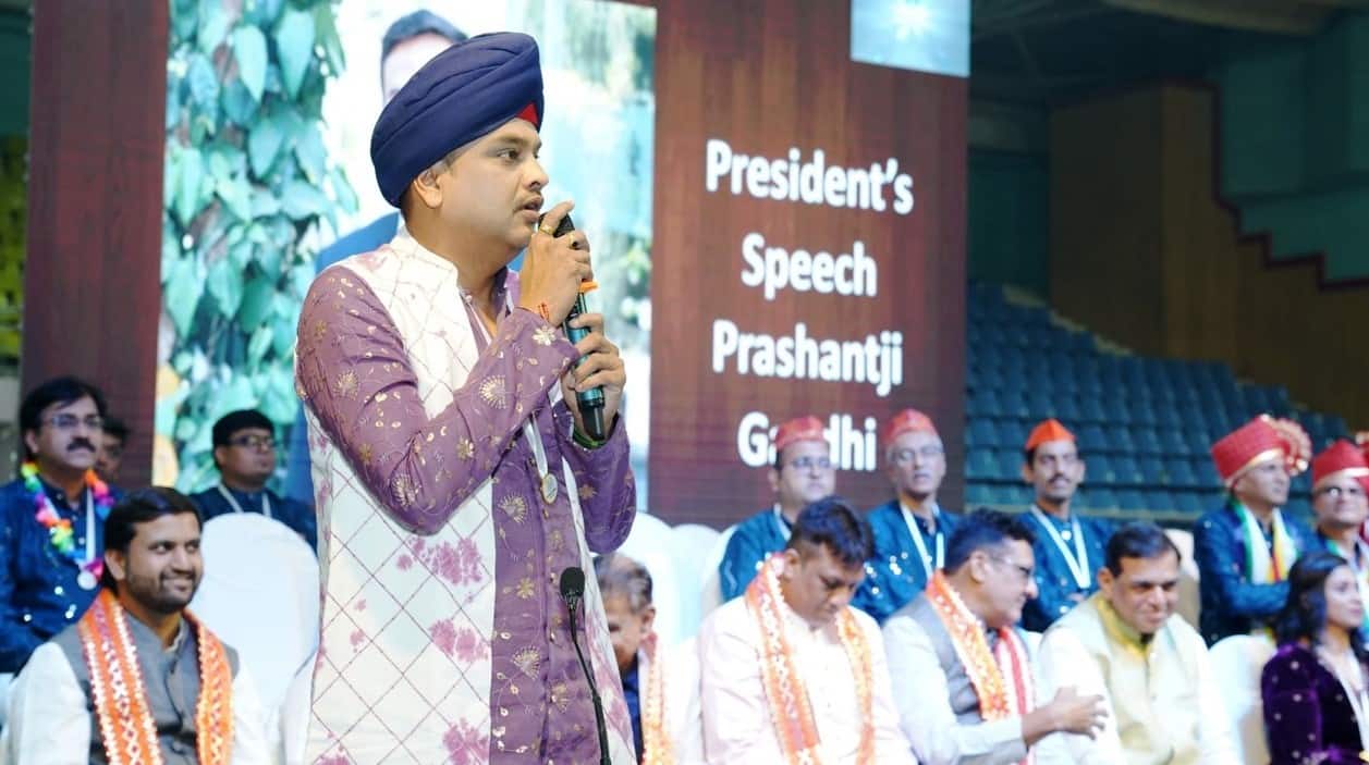 डायमंड जैन सोशल ग्रुपच्या अध्यक्षपदी प्रशांत गांधी तर; फर्स्ट लेडीपदी डॉ. क्षितिजा यांची निवड...