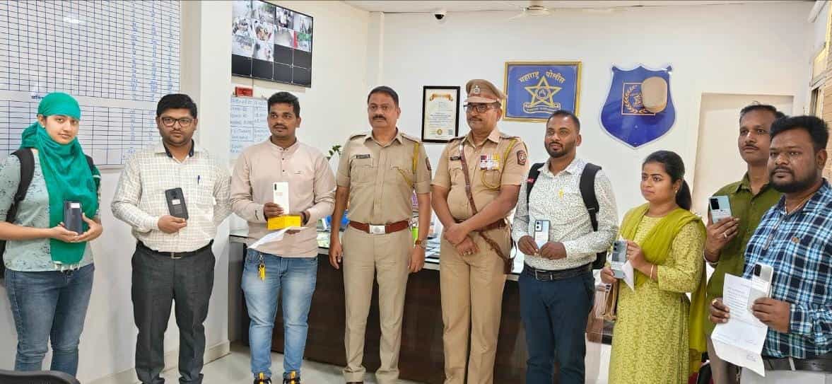 गहाळ झालेले तब्बल १७ मोबाईल भोसरी पोलिसांकडून तक्रारदारांना परत...