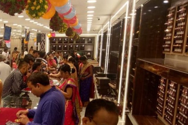 सांगवीतील कावेडीया ज्वेलर्सच्या सराफाची फसवणूक...