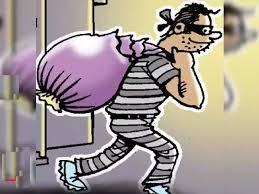 गावाच्या जत्रेला गेले अनं तिकडे कामगारांनी दुकान साफ केलं; थेरगावातील घटना...
