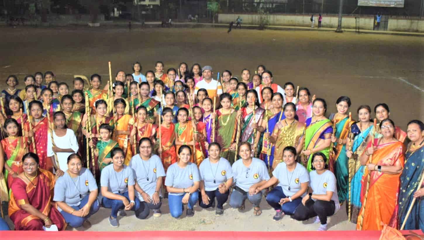 निगडीतील हर घर दुर्गा अभियानात महिलांनी गिरविले स्व संरक्षणाचे धडे...