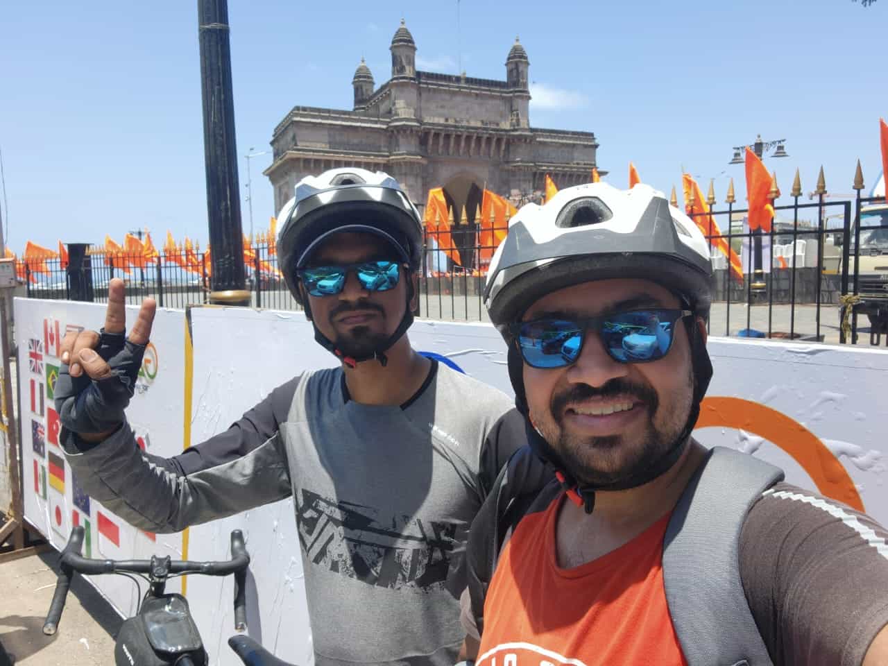 तळेगाव दाभाडे ते गेट ऑफ इंडिया सायकल प्रवास करून महाराजांना मानवंदना...