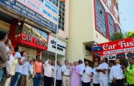 महाराष्ट्र दिनानिमित्त खराळवाडीतील राष्ट्रवादीच्या पक्ष कार्यालयात ध्वजारोहन...
