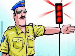 वाहतूक पोलिसांनी अचानक केलेल्या कारवाईमुळे वाकड रस्त्यावरील पदपथ मोकळे...