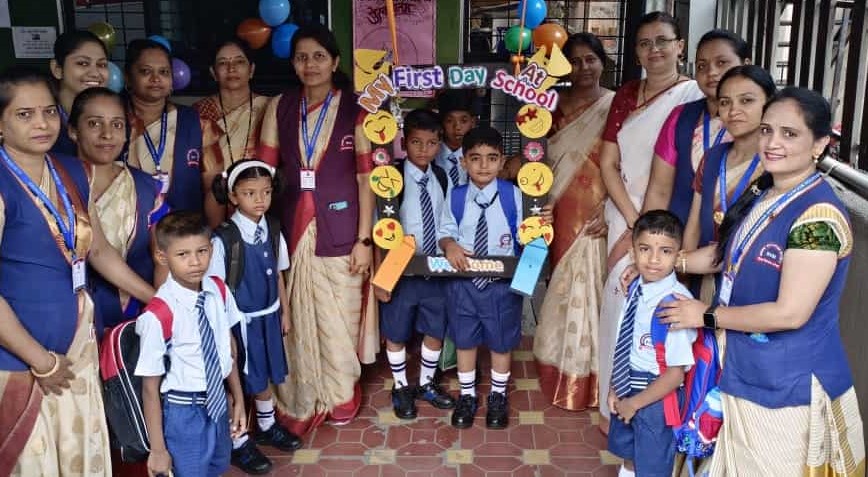 विद्यार्थ्यांच्या किलबिलाटाने गजबजले लिटल फ्लॉवर स्कुल व भारतीय विद्यानिकेतन विद्यालय... 