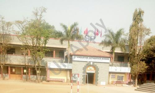 पिंपरीतील एच ए शाळा तब्बल एकविस दिवसांपासून अंधारात..