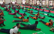 स्थानिक योग प्रशिक्षकांच्या मार्गदर्शनाखाली संत निरंकारी मिशनमध्ये योग दिन साजरा...