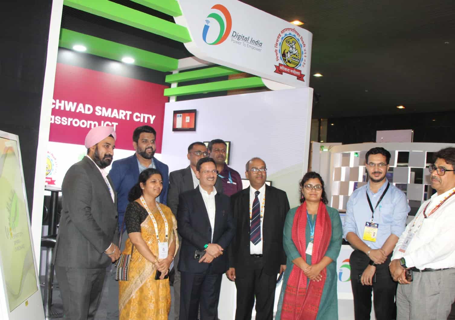 पालिकेच्या डिजिटल स्टॉलला जपान, चीन व इतर देशांच्या प्रतिनिधींकडून भेटी...