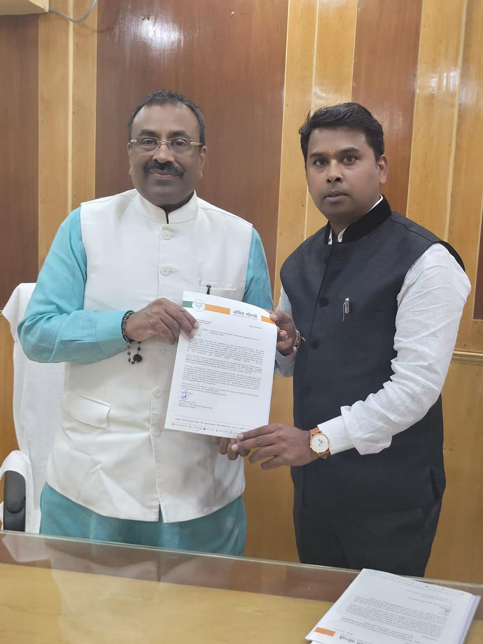 शहरातील नाट्यगृहाची भाडेवाढ व ऑनलाईन बुकिंग तात्काळ थांबवा..