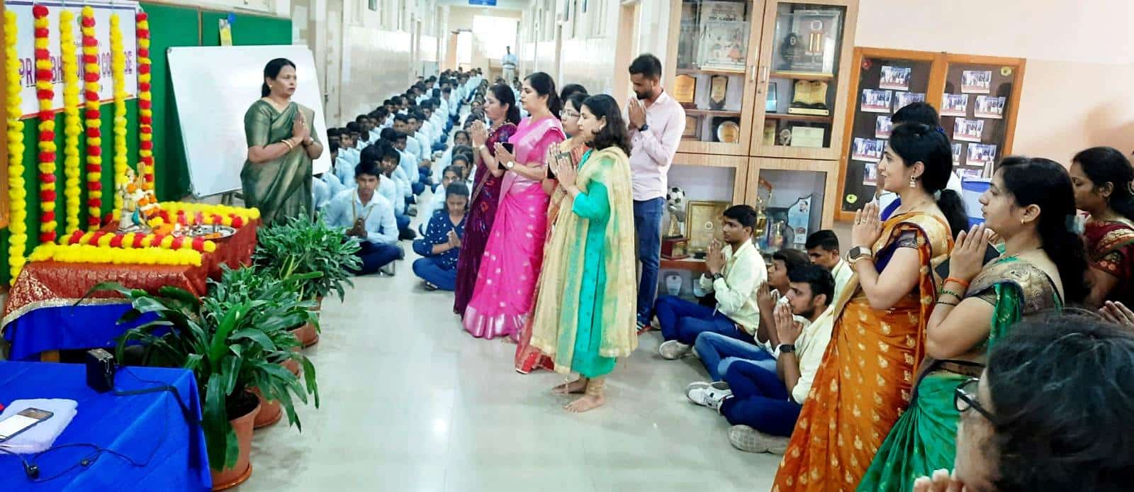 प्रतिभा ज्युनियर कॉलेजमध्ये गुरुपौणिमा उत्साहात साजरी...