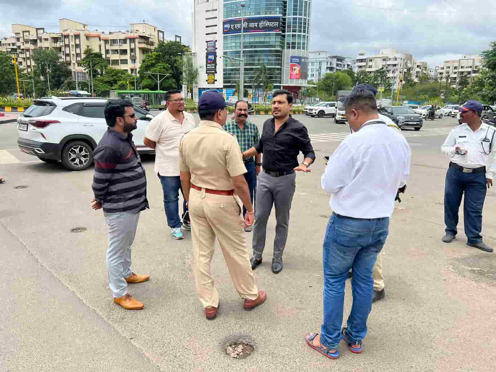 कोकणे चौकातील सततच्या वाहतूक कोंडीला नागरिक वैतागले...
