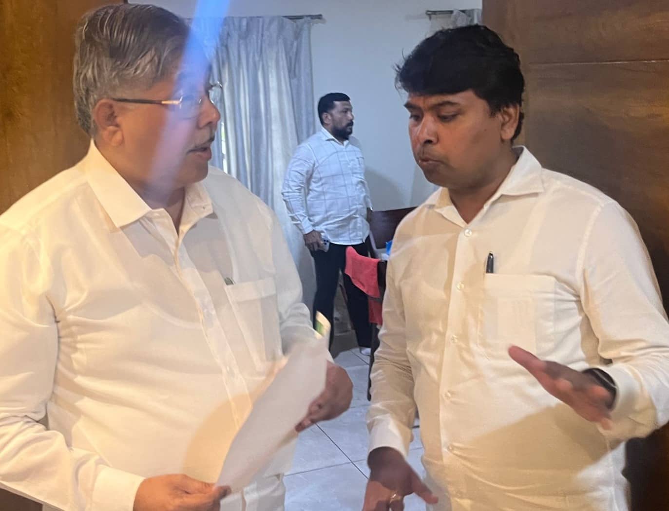 नाट्यगृहांची भाडेवाढ रोखण्याबाबत पालकमंत्री चंद्रकांत पाटील आश्वासक..