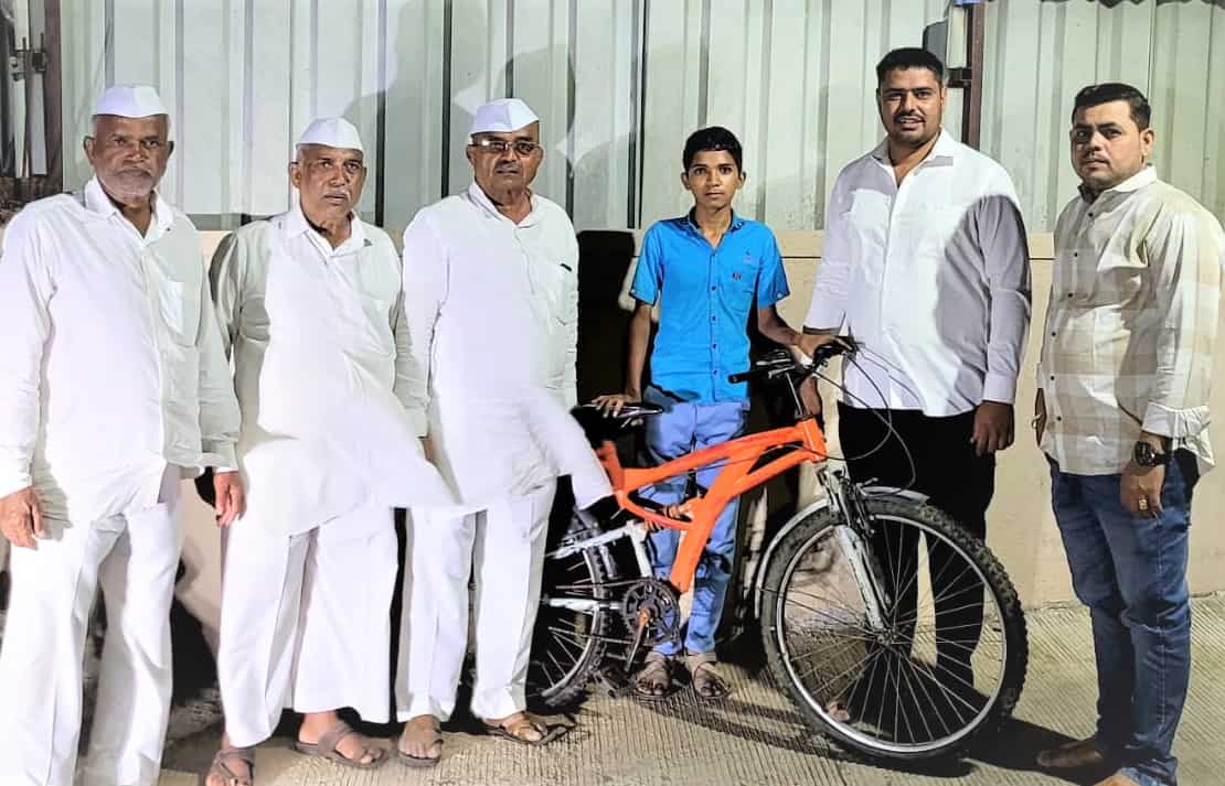 'सायकल बँक' उपक्रमांतर्गत कुदळवाडीत विद्यार्थ्याला मोफत सायकलीचे वाटप...