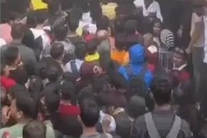 लोहगडावर पर्यटकांचा चक्का जाम; चेंगराचेंगरीची अवस्था...