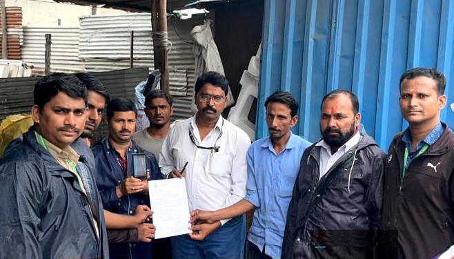 प्रभाग क्र. २३ मध्ये भंगार दुकानांना क्षेत्रीय कार्यालयाच्या नोटीसा...