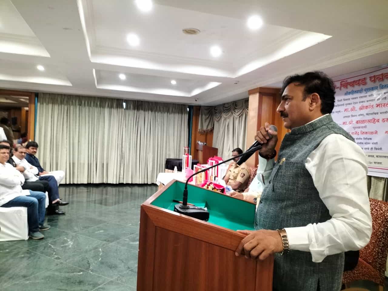 सिंचन घोटाळा; अजित पवारांना क्लीन चीट नाहीच...