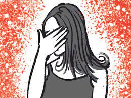 पायी जाणाऱ्या महिलेला रस्त्यात अडवून 'प्रपोझ' मारणाऱ्या तरूणावर गुन्हा दाखल...