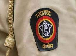 तपासा दरम्यान मिरची स्प्रे मारून पोलीस अधिकाऱ्याला केले जखमी...