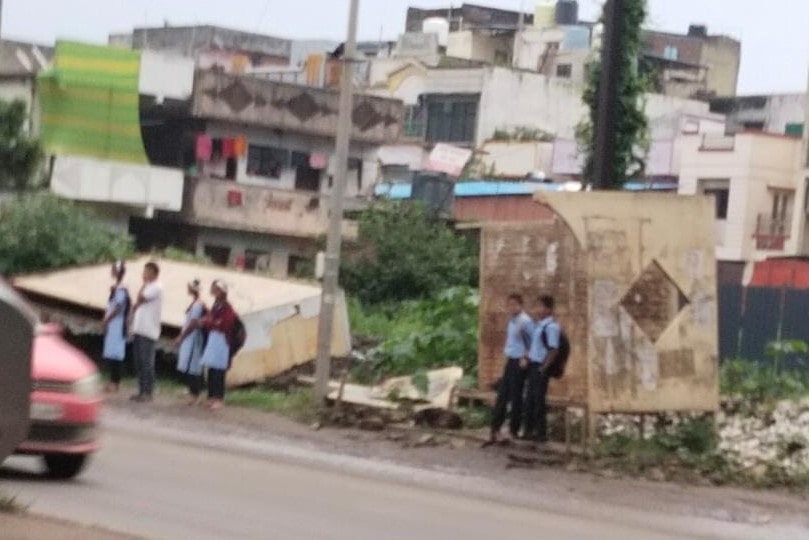 सदगुरुनगर येथील बसस्थानकाची दुरवस्था...