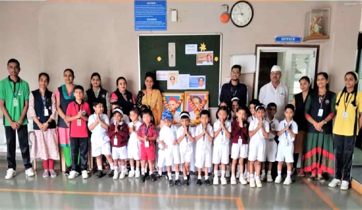 पी. के. इंटरनॅशनल स्कूलमध्ये महापुरुषांना अभिवादन…!