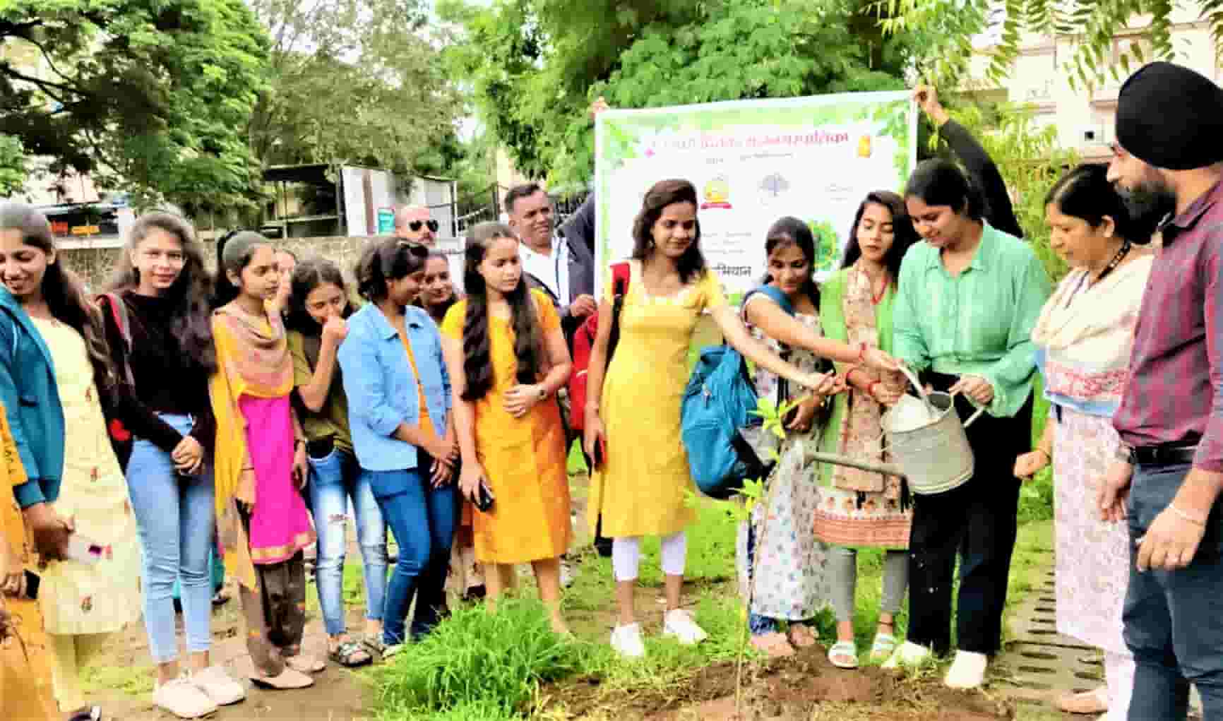 स्वातंत्र्याच्या अमृतमहोत्सवी वर्षापूर्तीनिमित्त शहरात ७५ ठिकाणी वृक्षारोपण...