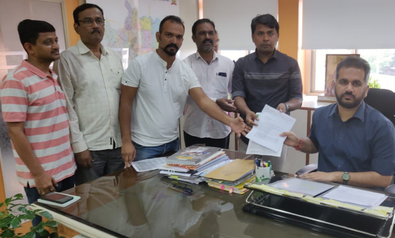धोकादायक ब्लास्टिंगमुळे चिंचवड येथील एम्पायर स्क्वेअर मधील रहिवाशी त्रस्त..