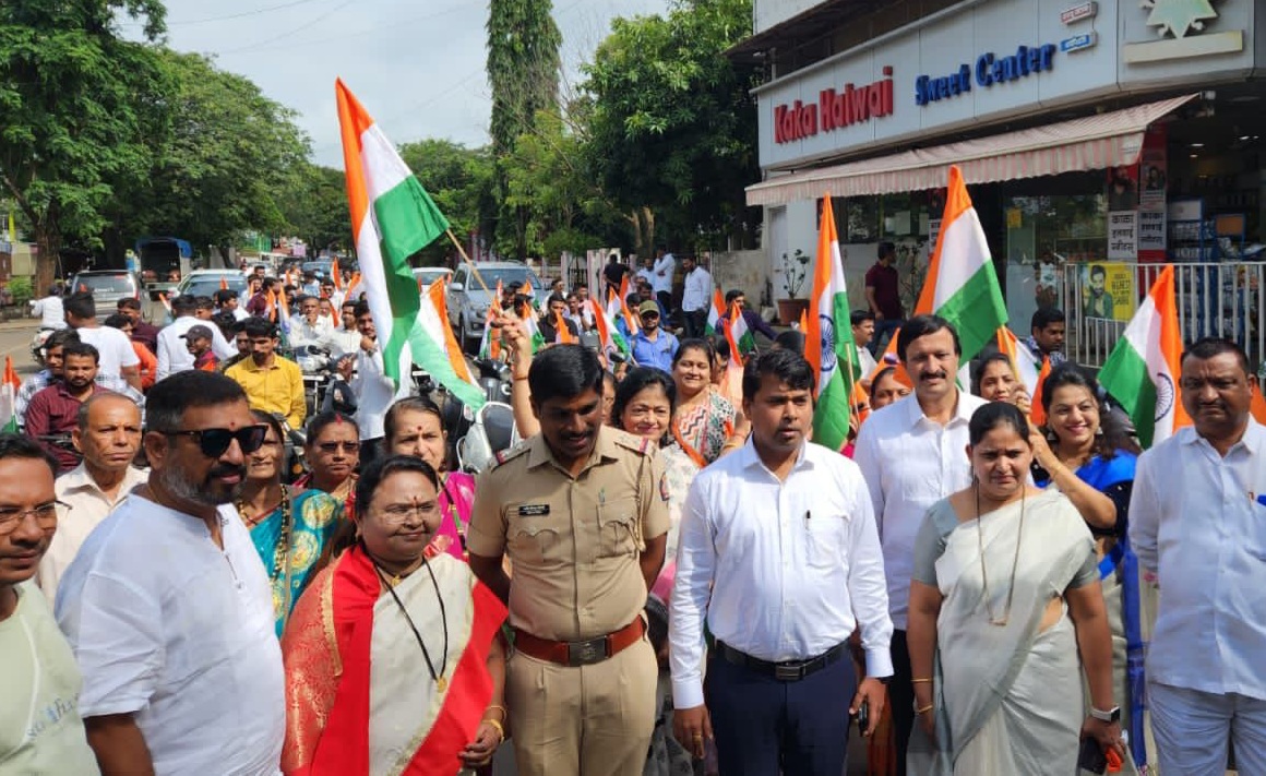 प्रभाग क्रमांक दहामध्ये 'भव्य तिरंगा रॅली'ला नागरिकांचा उस्फुर्त सहभाग..