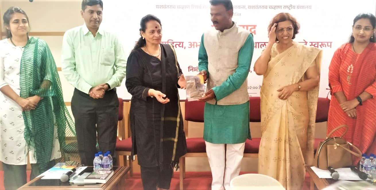 परदेशी लेखकाच्या पुस्तकातून प्रेरणा घेऊन महात्मा फुलेंनी समतेची क्रांती केली..