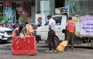 विशेष पथकांच्या देखरेखीखाली शहरातील रस्त्यांवरील खड्डे दुरूस्ती सुरु...